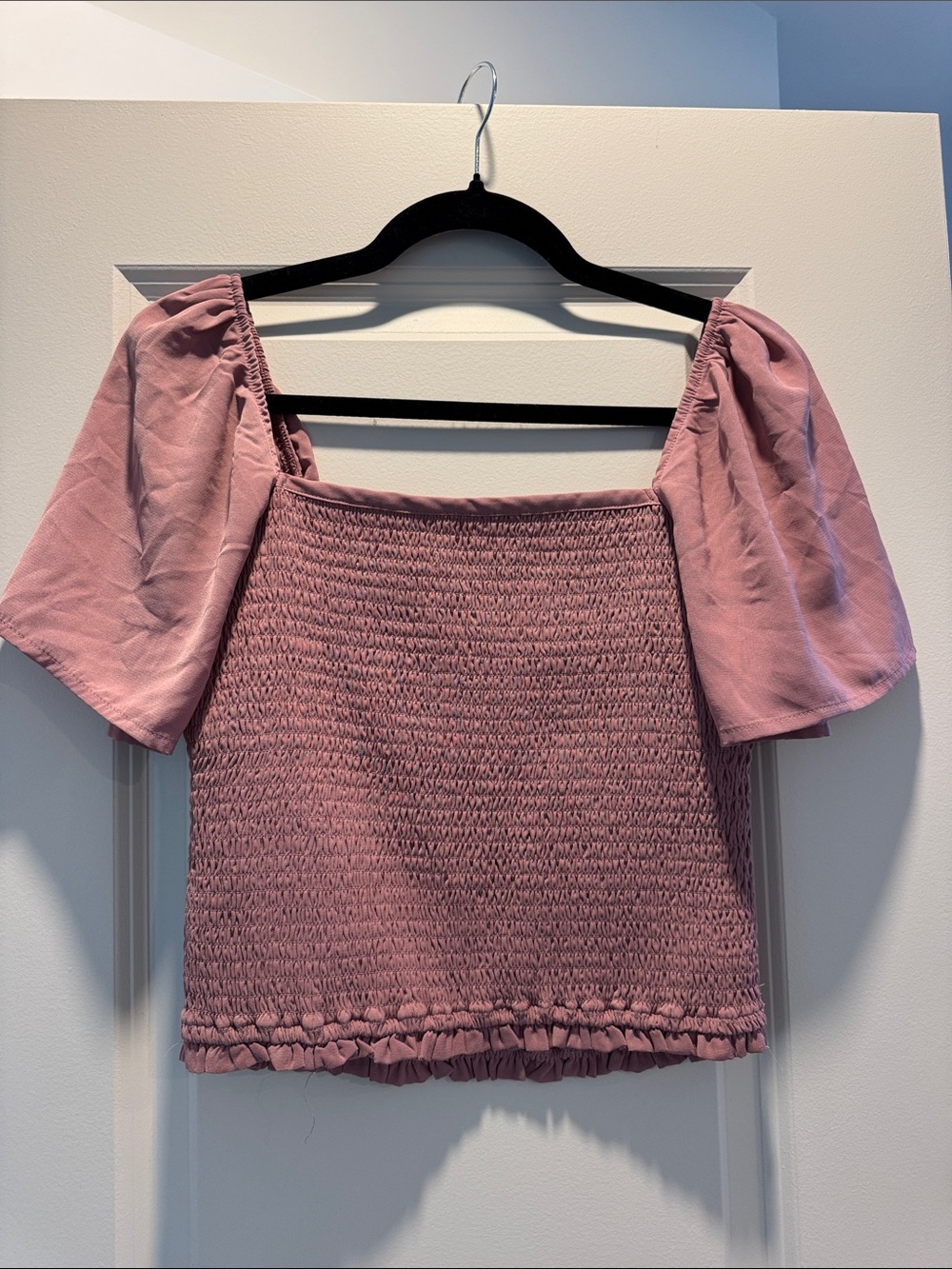 Abercrombie & Fitch Dusty Rose Smocked Puff Sleeve Crop Top - Picture 2 of 2